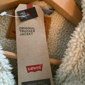 Levi’s Women’s Trucker Sherpa Jacket - Brand New!!